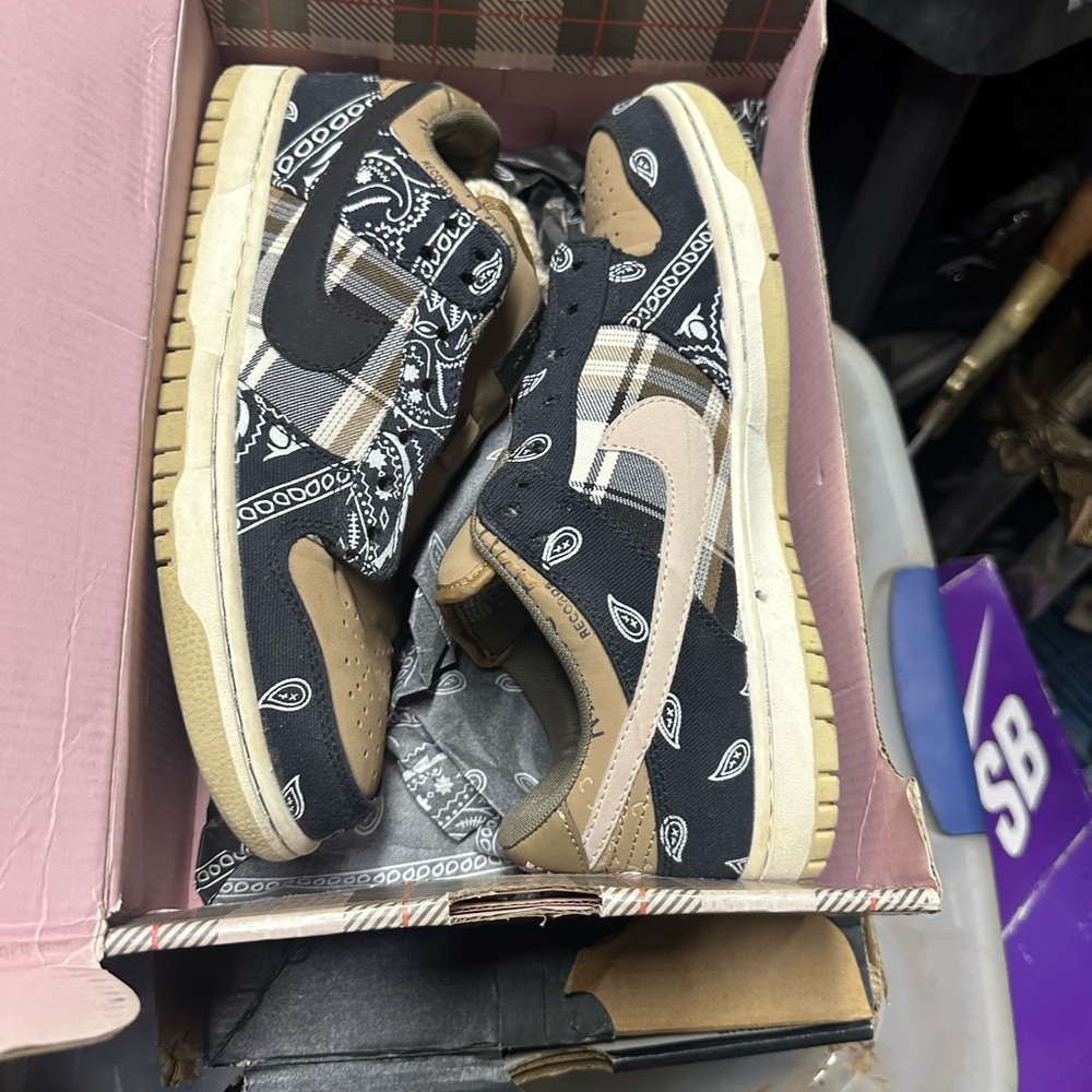 Nike Black and Tan Athletic Shoes